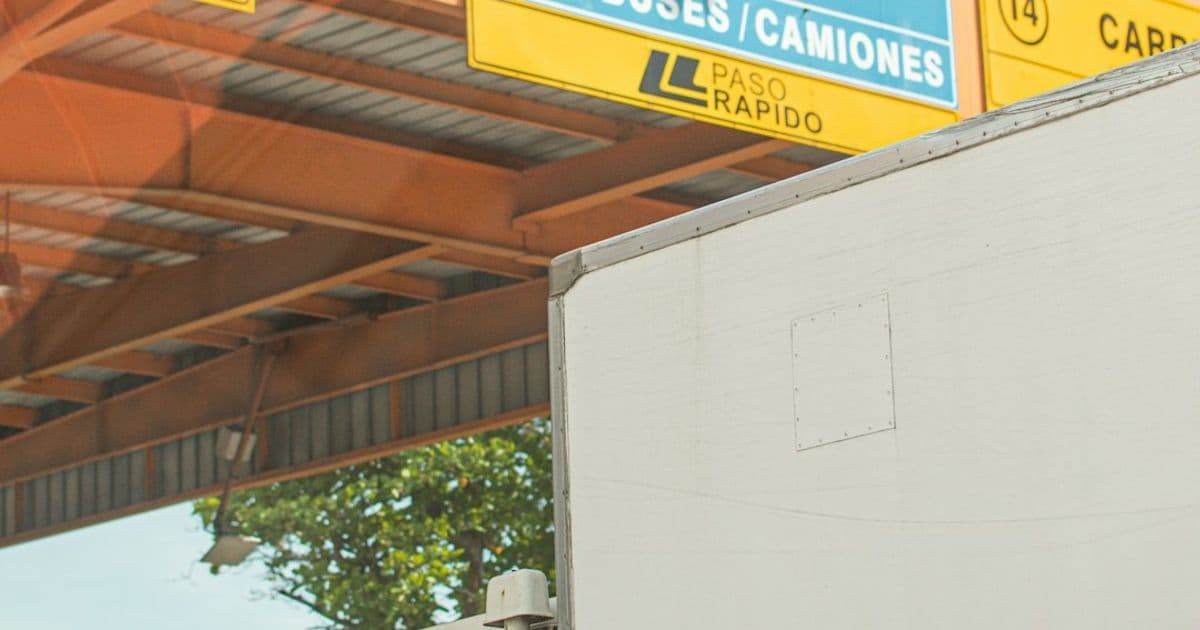 Daños por carga defectuosa en autos eléctricos y el seguro vehicular — Karlos Seguros
