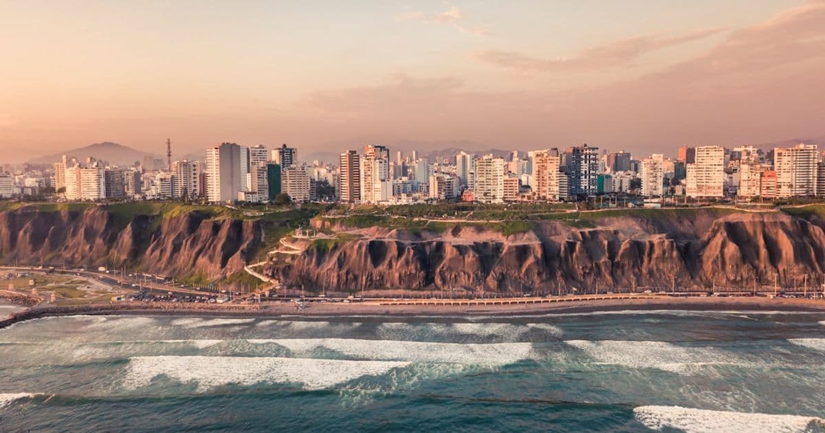 Estaciones de carga para autos eléctricos en Lima y Perú 2026 — Karlos Seguros