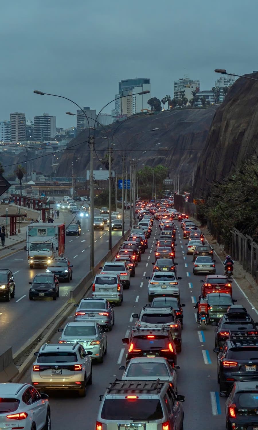 Seguro vehicular todo riesgo en Perú: qué cubre y cuándo vale la pena — Karlos Seguros